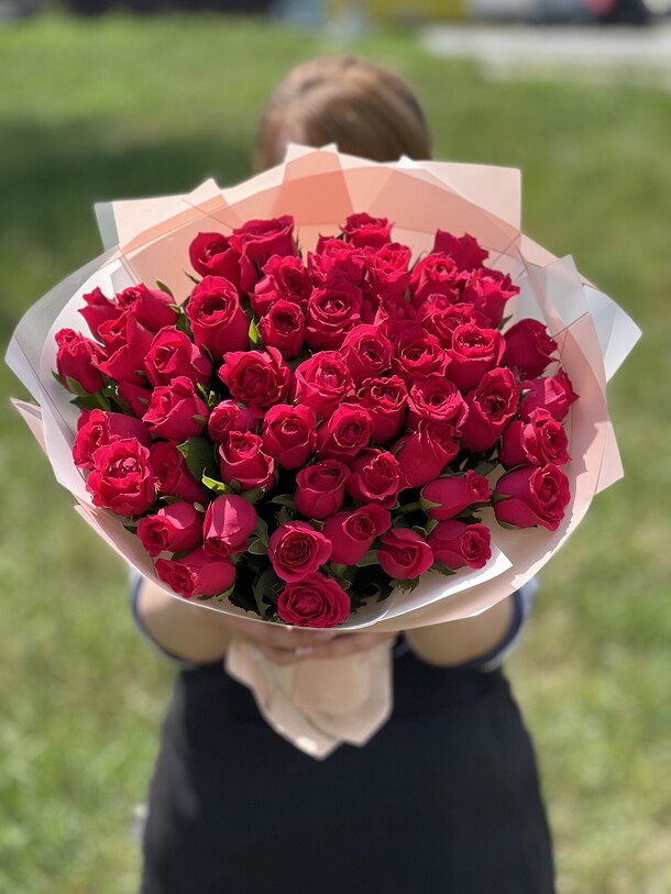 Букет 51 роза, артикул F1125915 - 12651 рублей, доставка по городу. Flawery - доставка цветов