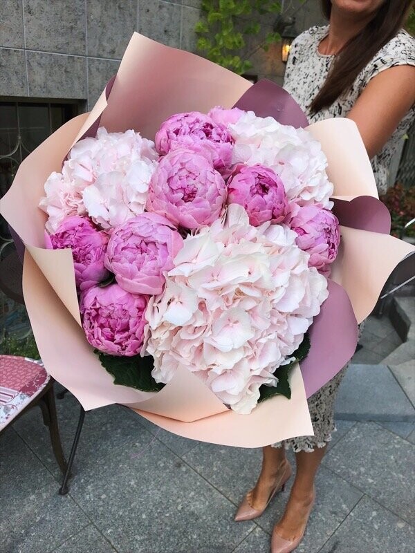 Букет пионов, артикул F1126323 - 13552 рублей, доставка по городу. Flawery - доставка цветов