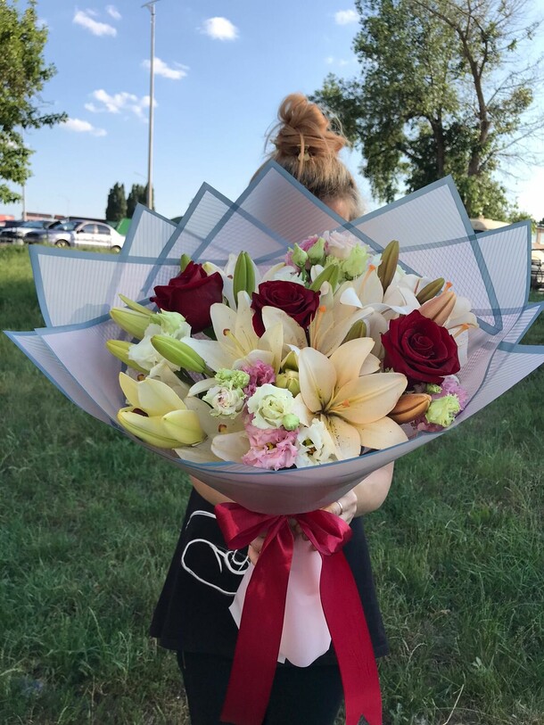 Букет микс, артикул F1126660 - 10890 рублей, доставка по городу. Flawery - доставка цветов