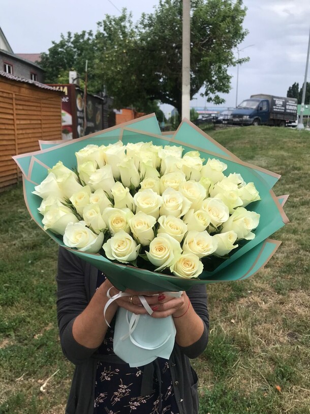 51 роза белая, артикул F1127545 - 15428 рублей, доставка по городу. Flawery - доставка цветов