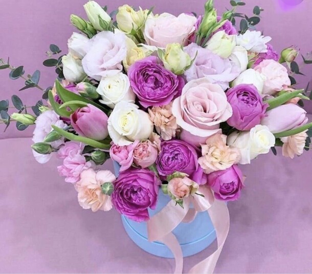 Цветы в коробке, артикул F1127996 - 5808 рублей, доставка по городу. Flawery - доставка цветов