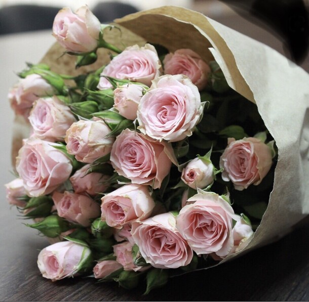 Кустовые розы, артикул F1128001 - 5445 рублей, доставка по городу. Flawery - доставка цветов