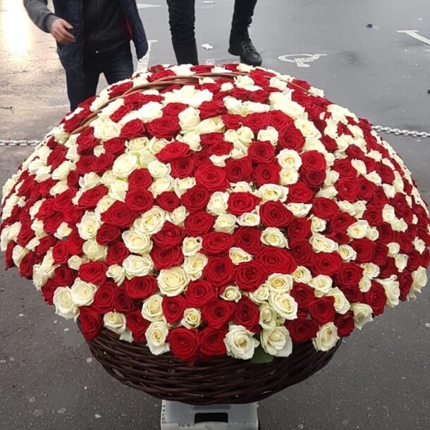 501 роза в корзинке, артикул F1128035 - 87700 рублей, доставка по городу. Flawery - доставка цветов