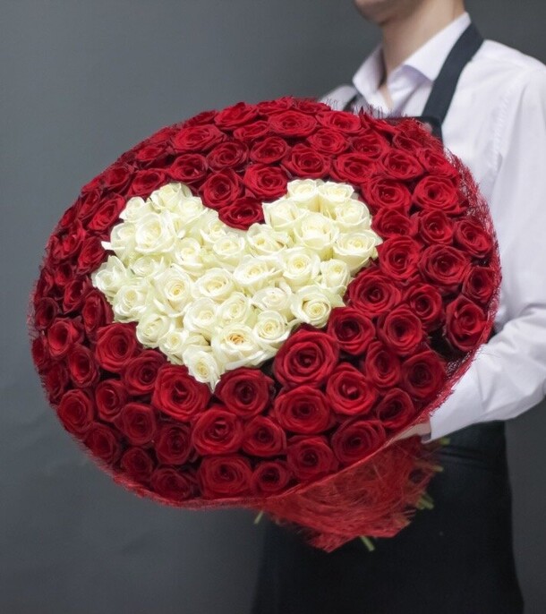 101 роза, артикул F1129875 - 25894 рублей, доставка по городу. Flawery - доставка цветов