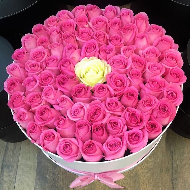 101 роза в коробке, артикул F1129879 - 34848 рублей, доставка по городу. Flawery - доставка цветов