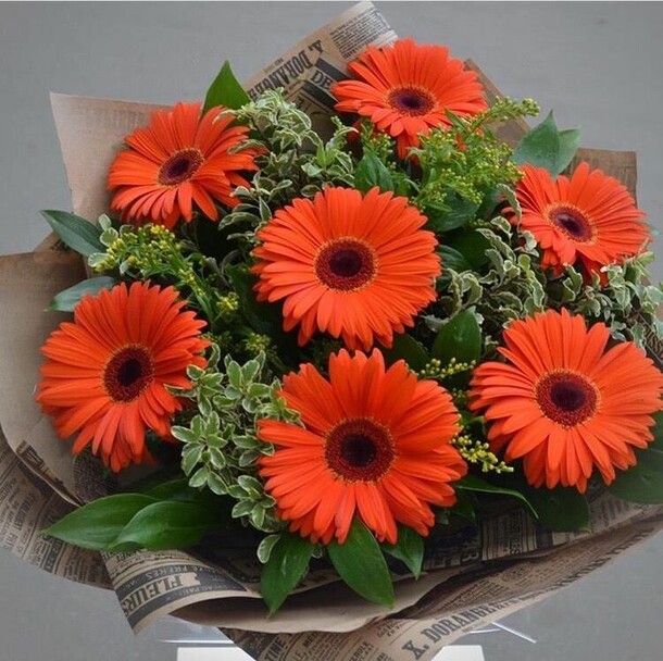 Яркий букет, артикул F1130440 - 7442 рублей, доставка по городу. Flawery - доставка цветов