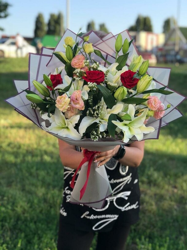 Букет из лилии, артикул F1130908 - 12375 рублей, доставка по городу. Flawery - доставка цветов