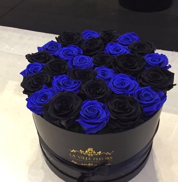 Коробка из необычных роз, артикул F1131302 - 17555 рублей, доставка по городу. Flawery - доставка цветов