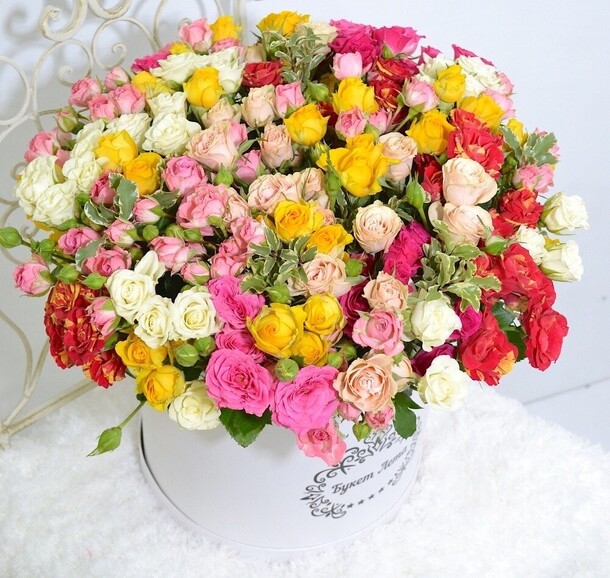 35 роз в коробке, артикул F1131331 - 17666 рублей, доставка по городу. Flawery - доставка цветов