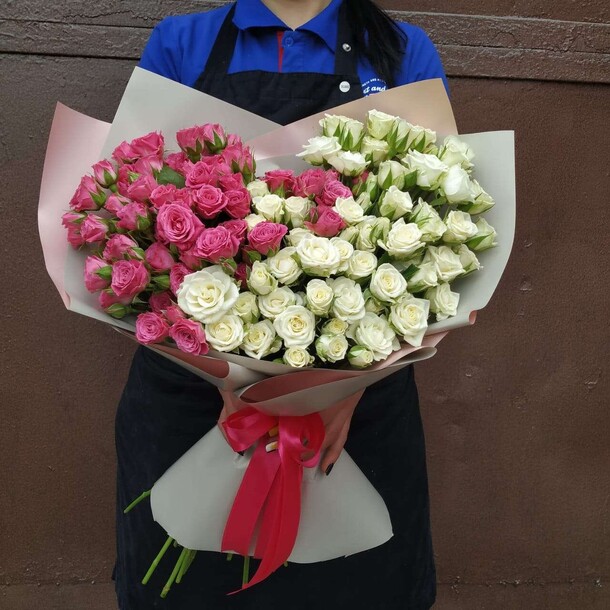 35 кустовых роз, артикул F1131337 - 19965 рублей, доставка по городу. Flawery - доставка цветов