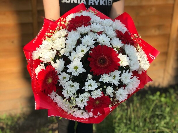 Букет красно-белое, артикул F1132410 - 12524 рублей, доставка по городу. Flawery - доставка цветов