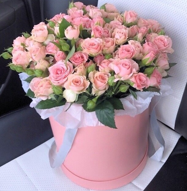 Роза кустовая в коробке, артикул F1133198 - 17243 рублей, доставка по городу. Flawery - доставка цветов