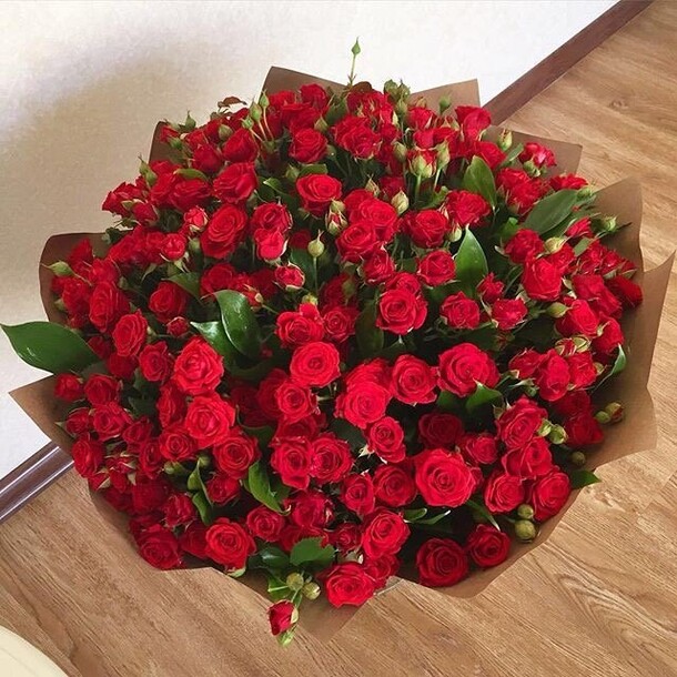 51 кустовая роза, артикул F1133234 - 28677 рублей, доставка по городу. Flawery - доставка цветов