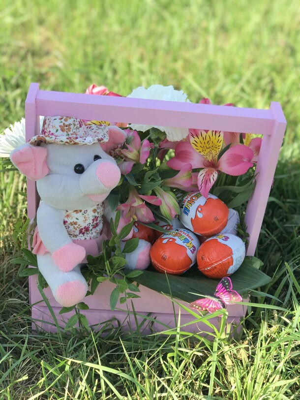 Цветы в коробке, артикул F1136766 - 6655 рублей, доставка по городу. Flawery - доставка цветов