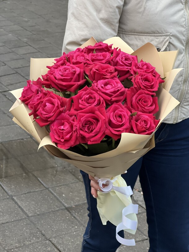 21 роза в букете, артикул F1140908 - 6655 рублей, доставка по городу. Flawery - доставка цветов