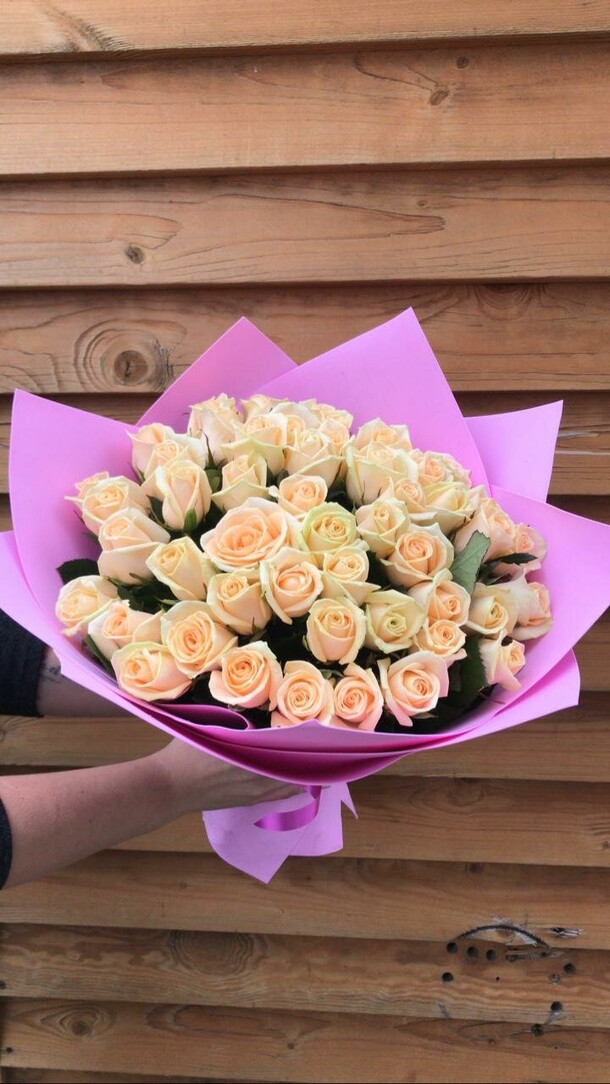 51 кремовая роза, артикул F1142896 - 15428 рублей, доставка по городу. Flawery - доставка цветов