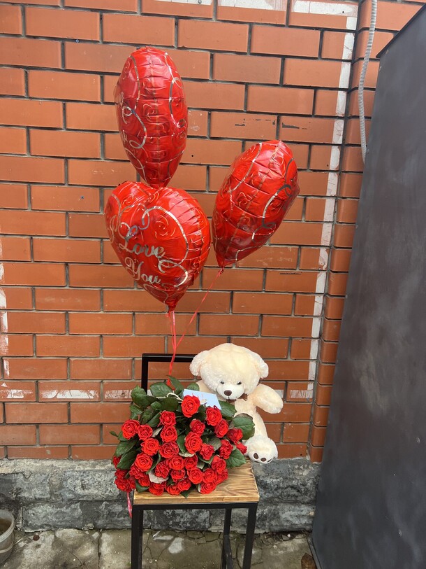 Роза + мишка + шарики, артикул F1144551 - 12651 рублей, доставка по городу. Flawery - доставка цветов