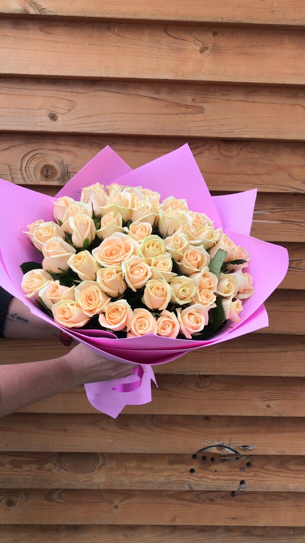 Букет роз топленое молоко, артикул F1144954 - 10527 рублей, доставка по городу. Flawery - доставка цветов