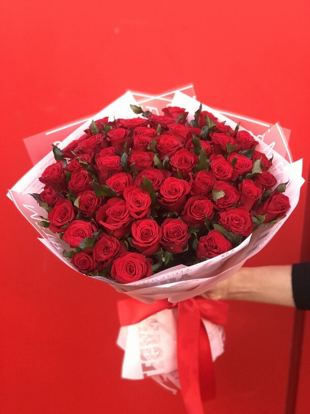 Букет красная роза, артикул F1144957 - 15428 рублей, доставка по городу. Flawery - доставка цветов