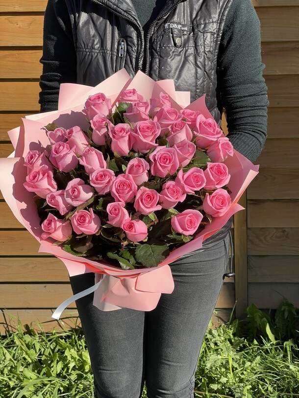 Букет 35 роз, артикул F1145676 - 10527 рублей, доставка по городу. Flawery - доставка цветов