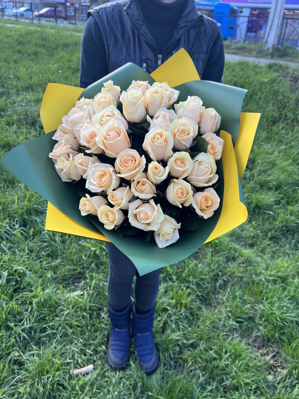 Букет солнечный, артикул F1145679 - 10527 рублей, доставка по городу. Flawery - доставка цветов