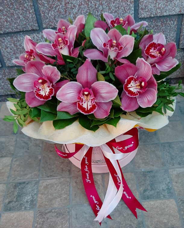 Коробочка из орхидей, артикул F1148237 - 9075 рублей, доставка по городу. Flawery - доставка цветов