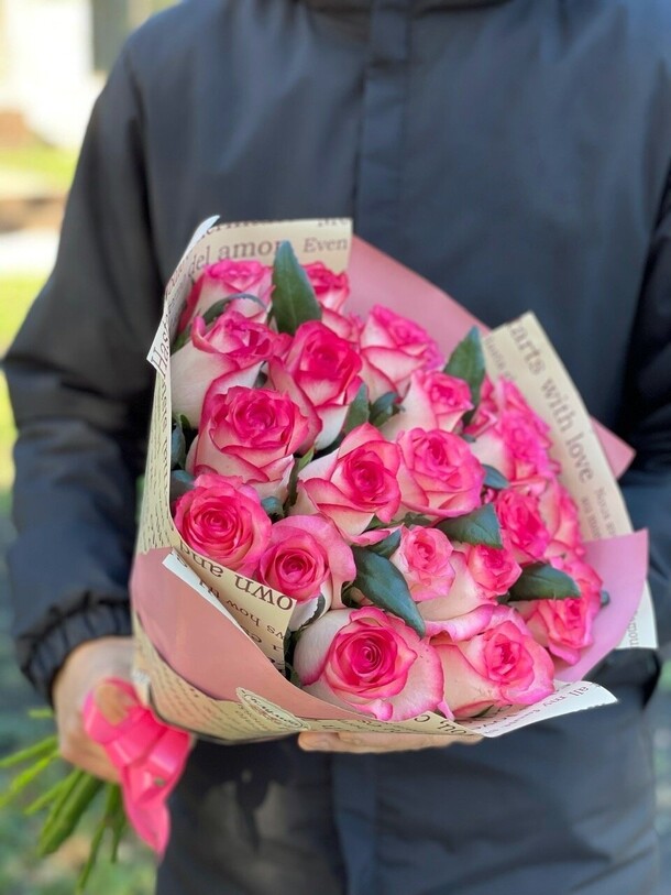 Букет 25 роз, артикул F1148398 - 7480 рублей, доставка по городу. Flawery - доставка цветов