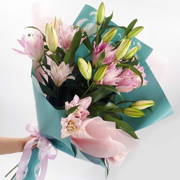 Букет пионовидных лилии, артикул F1154547 - 7623 рублей, доставка по городу. Flawery - доставка цветов