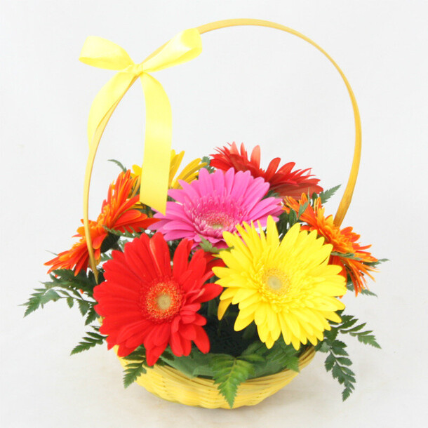 Корзинка из гербер, артикул F1158372 - 5610 рублей, доставка по городу. Flawery - доставка цветов