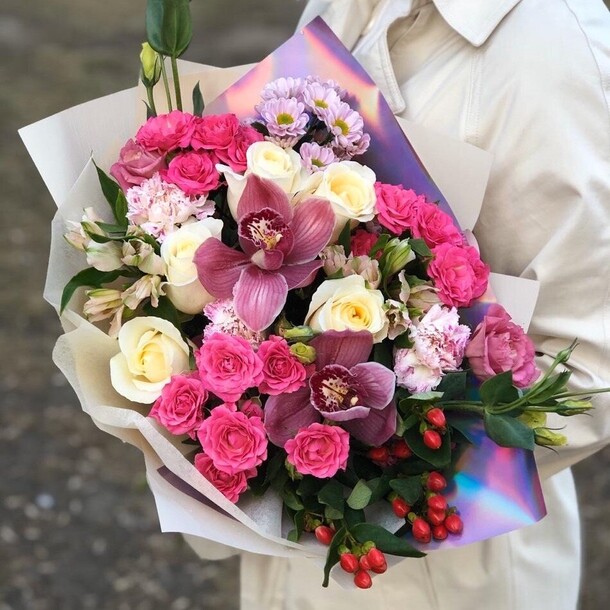 Сборный букет, артикул F1158409 - 7502 рублей, доставка по городу. Flawery - доставка цветов