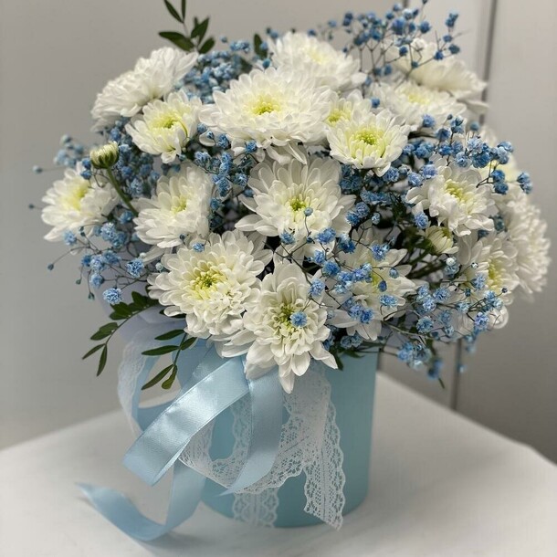 Коробочка в голубом цвете, артикул F1160470 - 6050 рублей, доставка по городу. Flawery - доставка цветов