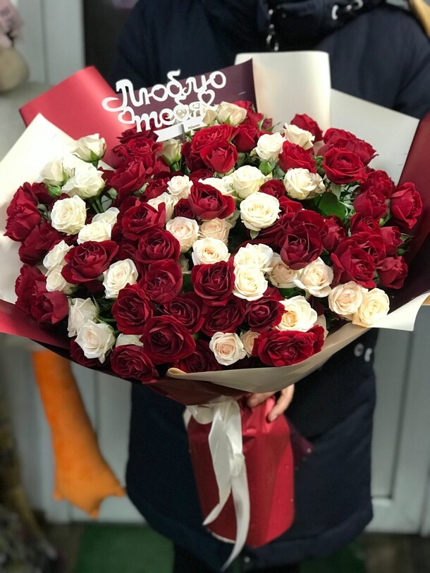 Кустовые розы, артикул F1161491 - 18150 рублей, доставка по городу. Flawery - доставка цветов