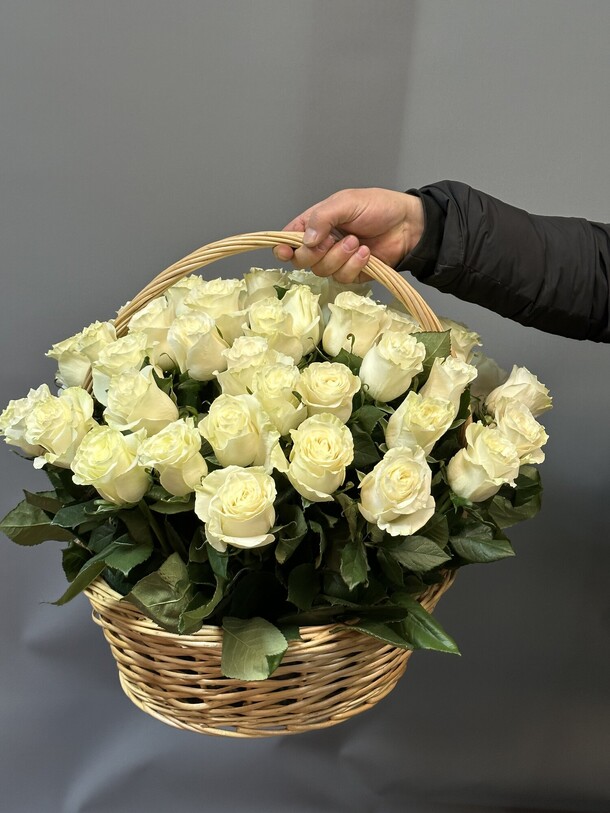 51 роза в корзине, артикул F1178208 - 38115 рублей, доставка по городу. Flawery - доставка цветов