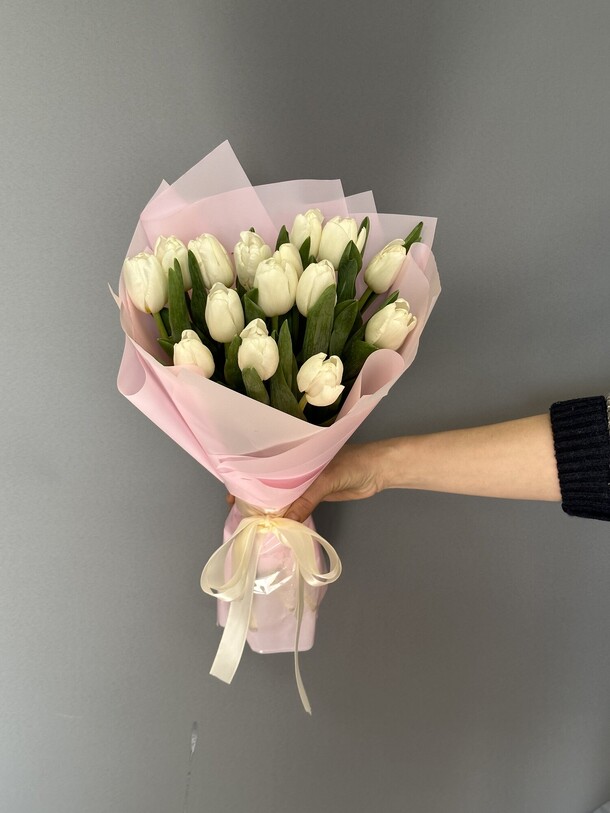 Тюльпанов 15 шт, артикул F1180887 - 6413 рублей, доставка по городу. Flawery - доставка цветов