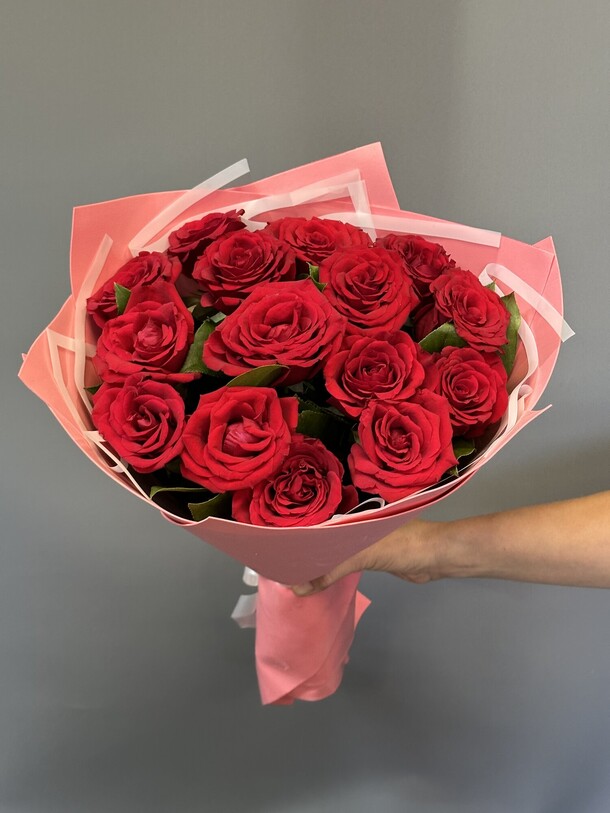 Букет роз 15 шт, артикул F1214067 - 4538 рублей, доставка по городу. Flawery - доставка цветов