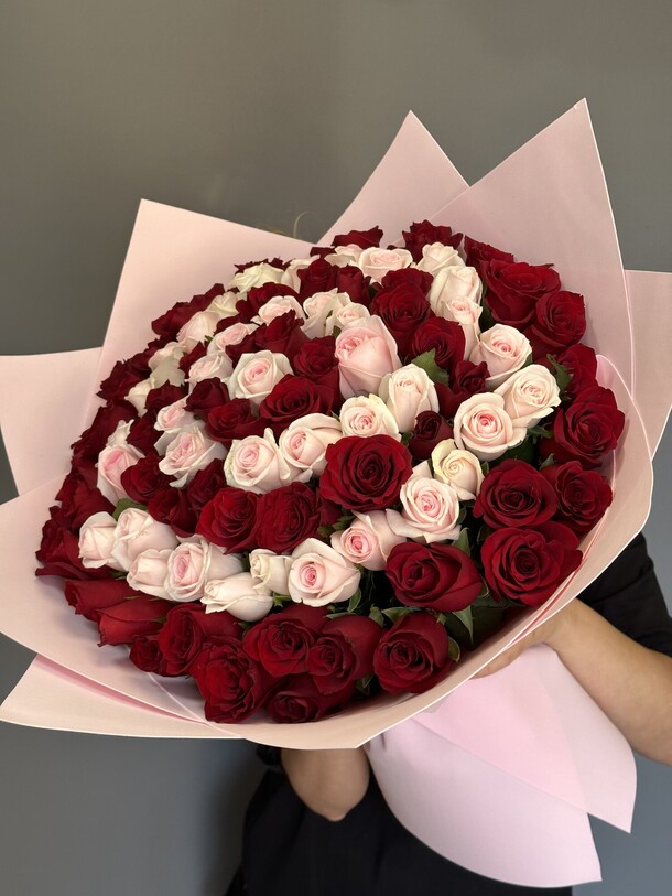 101 радужная роза, артикул F1215705 - 30250 рублей, доставка по городу. Flawery - доставка цветов