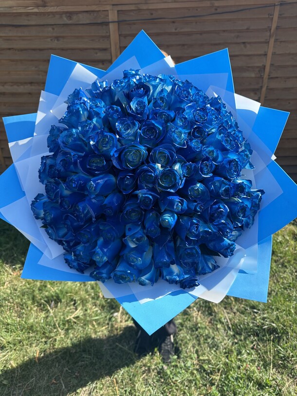 101 роза  в букете, артикул F1215741 - 26620 рублей, доставка по городу. Flawery - доставка цветов