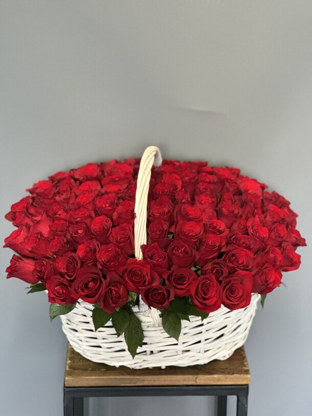 101 роза в корзине, артикул F1215744 - 30801 рублей, доставка по городу. Flawery - доставка цветов