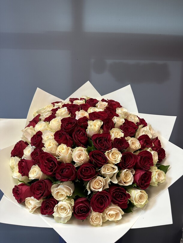 101 роза, артикул F1223881 - 36300 рублей, доставка по городу. Flawery - доставка цветов