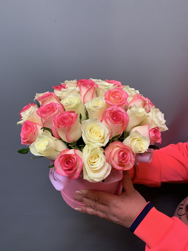 Коробочка из роз, артикул F1323658 - 8204 рублей, доставка по городу. Flawery - доставка цветов