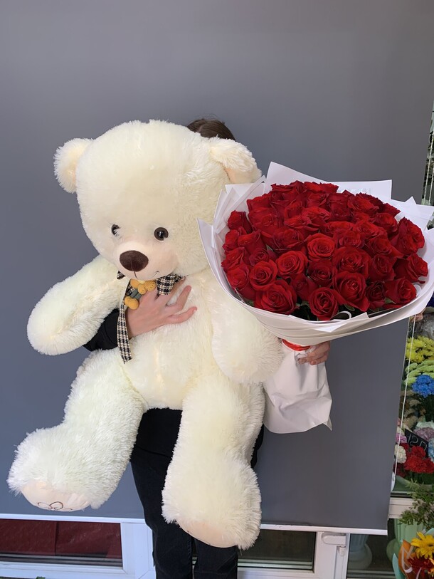 Плюшевый мишка и букет роз, артикул F1323664 - 23293 рублей, доставка по городу. Flawery - доставка цветов