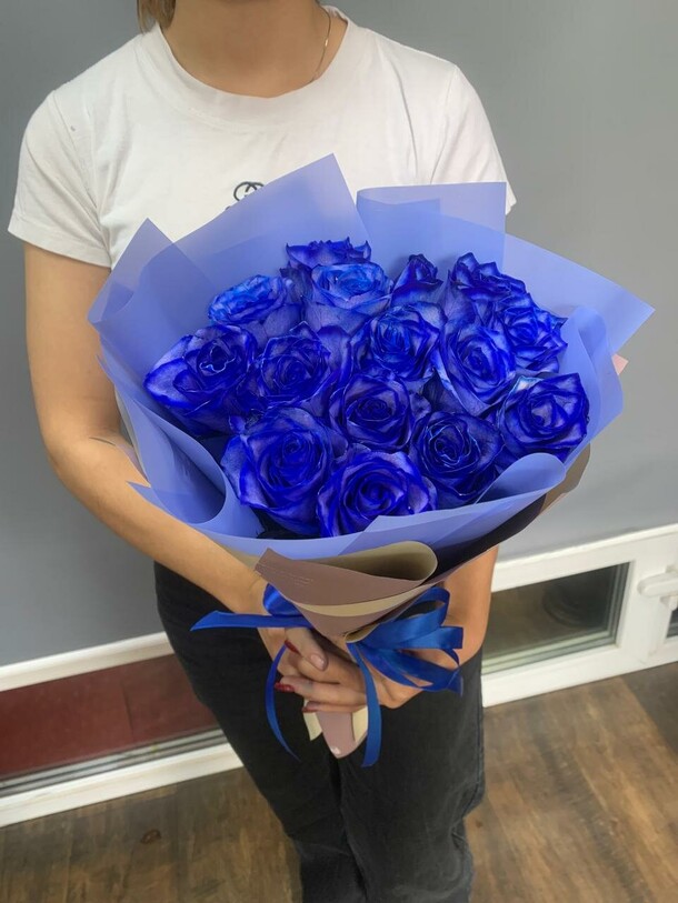 Букет из синих роз, артикул F1323703 - 5082 рублей, доставка по городу. Flawery - доставка цветов