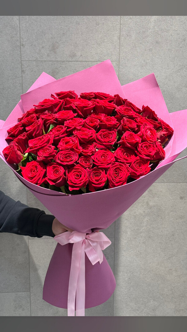 51 роза реднауми, артикул F1362997 - 19481 рублей, доставка по городу. Flawery - доставка цветов