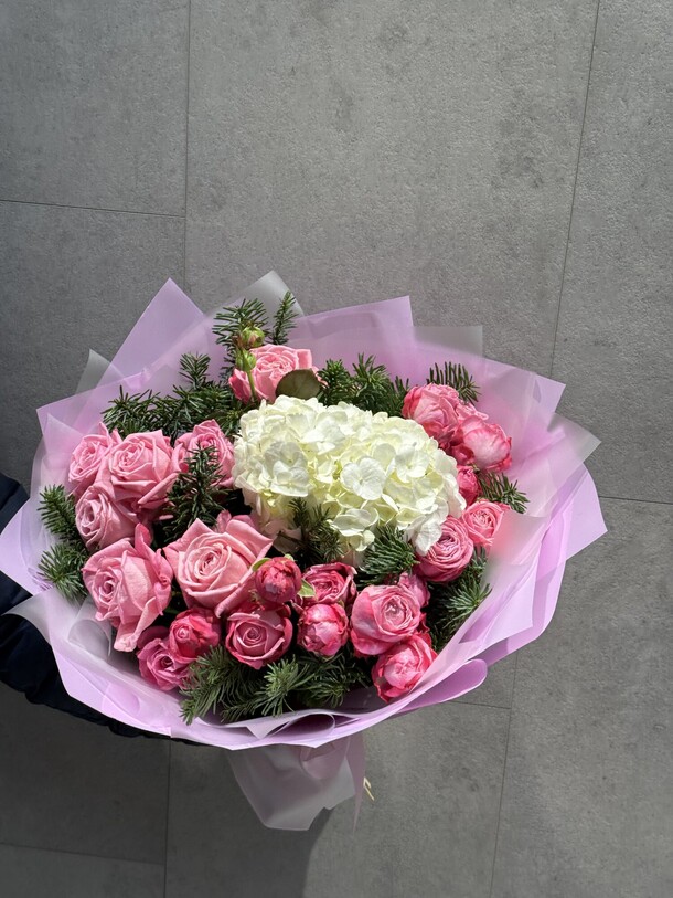 Букет зимний, артикул F1363208 - 7139 рублей, доставка по городу. Flawery - доставка цветов