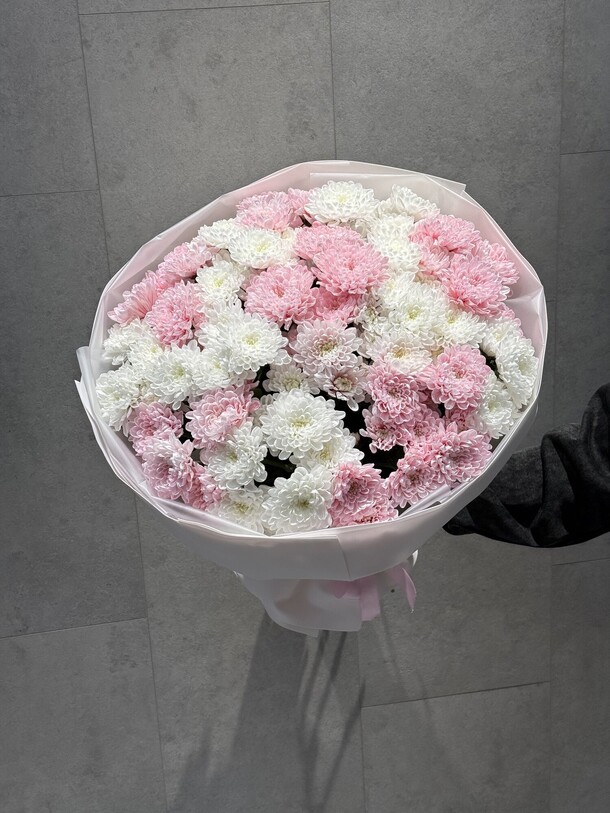 Букет хризантем, артикул F1363853 - 11963 рублей, доставка по городу. Flawery - доставка цветов