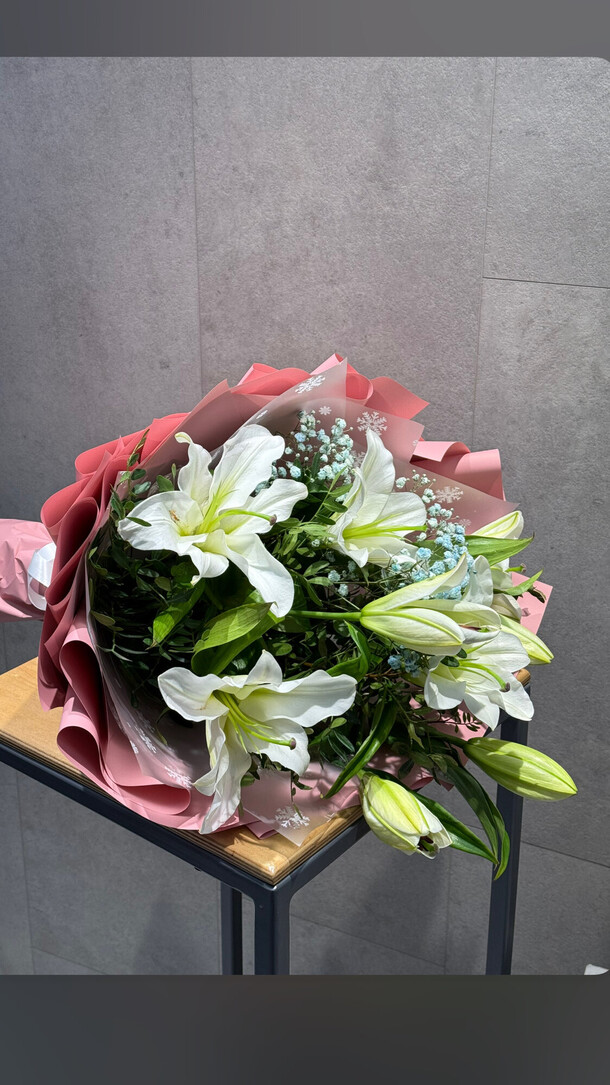 Букет лилии, артикул F1363878 - 7865 рублей, доставка по городу. Flawery - доставка цветов