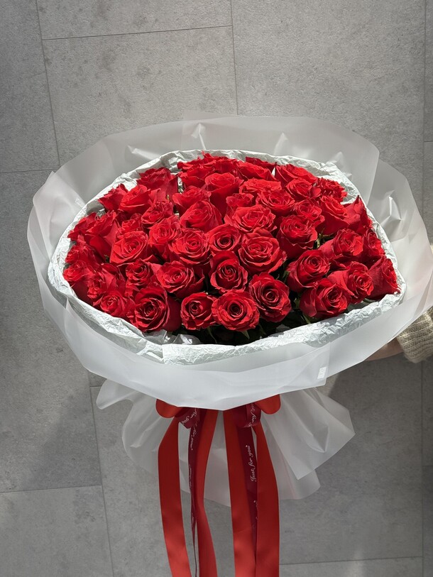 51 шикарная роза, артикул F1364193 - 15428 рублей, доставка по городу. Flawery - доставка цветов