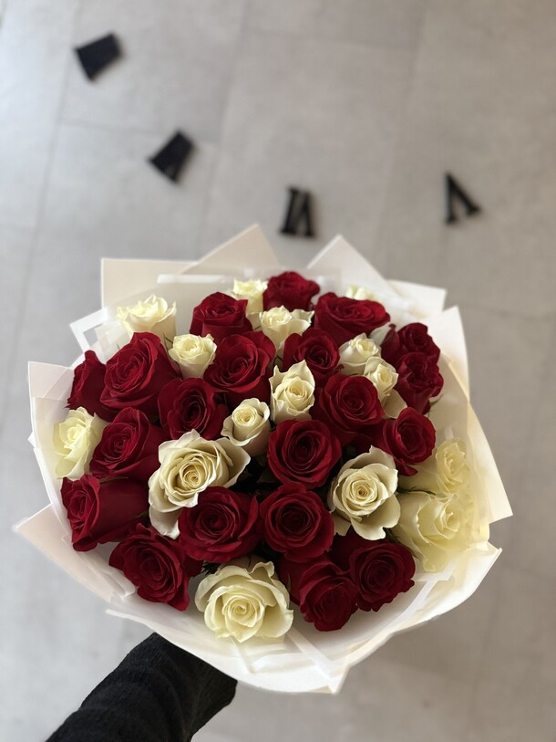 35 роз, артикул F1367273 - 10527 рублей, доставка по городу. Flawery - доставка цветов