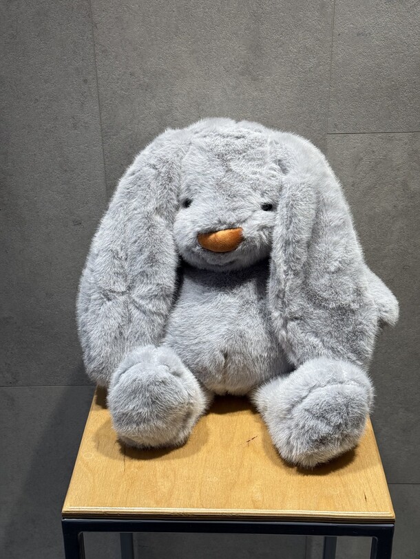 Зайчик длинный уши, артикул F1368922 - 4719 рублей, доставка по городу. Flawery - доставка цветов