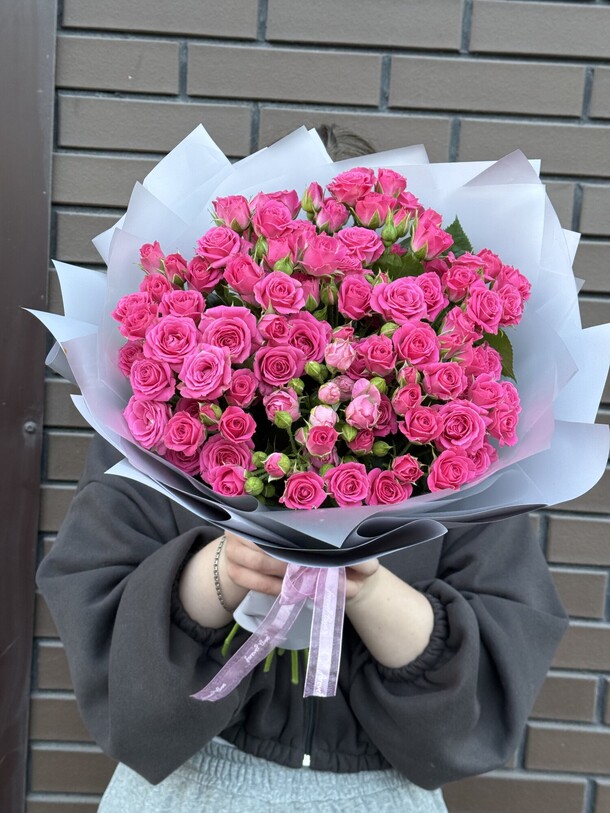 Букет кустовые розы, артикул F1421262 - 11253 рублей, доставка по городу. Flawery - доставка цветов